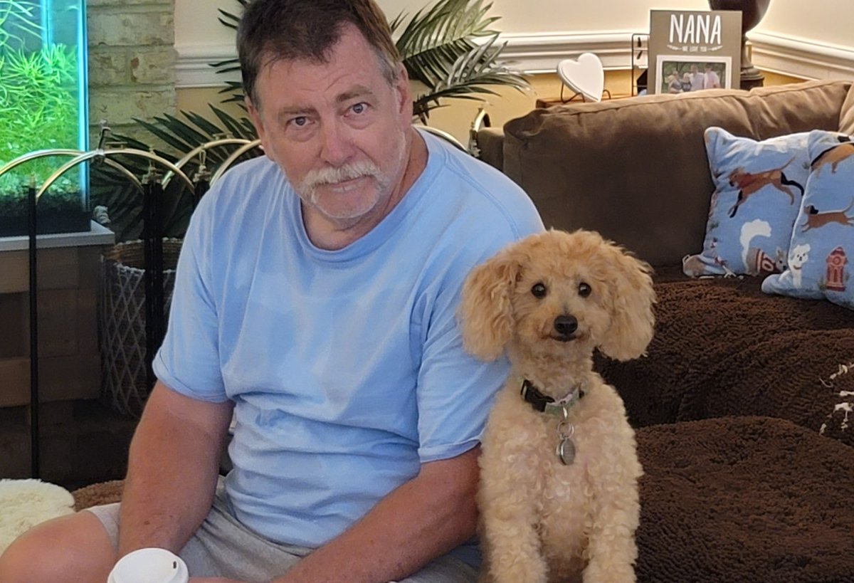 HWAHSeniorPets's tweet photo. #HWAH #BFF #BerkeleyBear
Look at BFF Berkeley being so calm and CUTE~~~ Just moments before this photo was taken she was busy doing her scratch digging on John's back!!
LOVE LIVES HERE!! https://t.co/fnMwyxuE0a