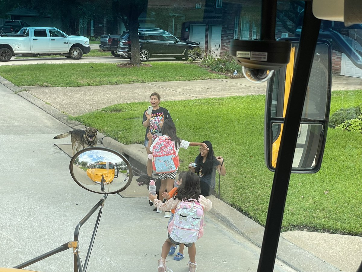 What an amazing experience being a #CFISDbusbuddies for the first time! I got to see the great job that Miss ‘D’ has been doing for the past 5 years as a bus driver, making sure that the @WillbernES Whales and the @FranconeElem Falcons get home safely every day! @CFISDbus 🚍