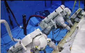 100ItsLevel's tweet photo. From the pool....

To the green screen....

Finally to the "International Space Station"....

Faking "space" is a tedious process. https://t.co/dTqsgEkZlz