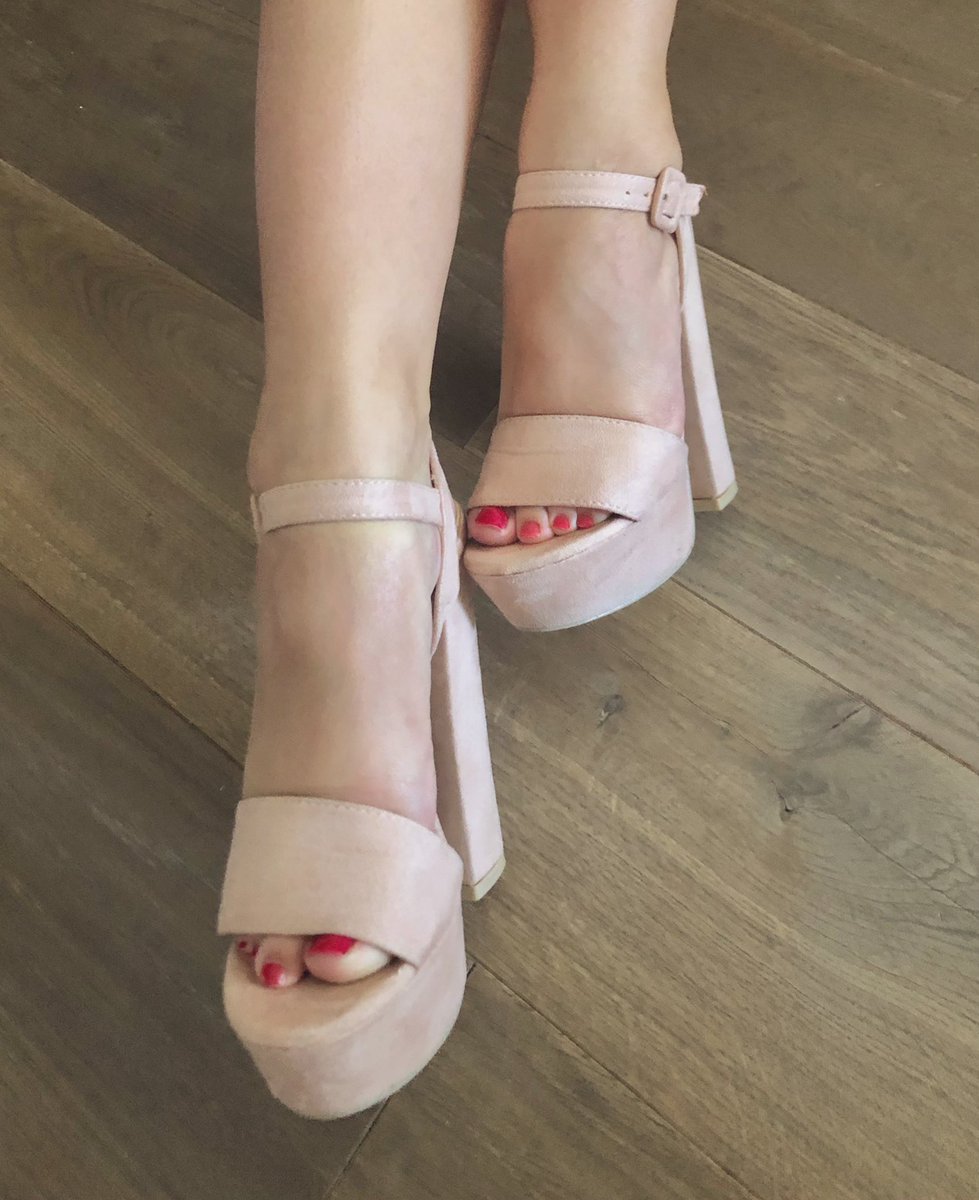 goddescarlet's tweet photo. Kolejne zdjęcie w moich boskich bucikach. 💖

@FindomPolish @find0m @PolishFootSlave @PolishFindomFan @rtjackass @FootParadiseRT @rt_promo2k @rt_find @POLSKAFINDOM @findompl @PL_FINDOM

findom femdom slay goddess polish fetish moneyslave paypig feet feetfetish polska heels https://t.co/q6bDRjpy3L