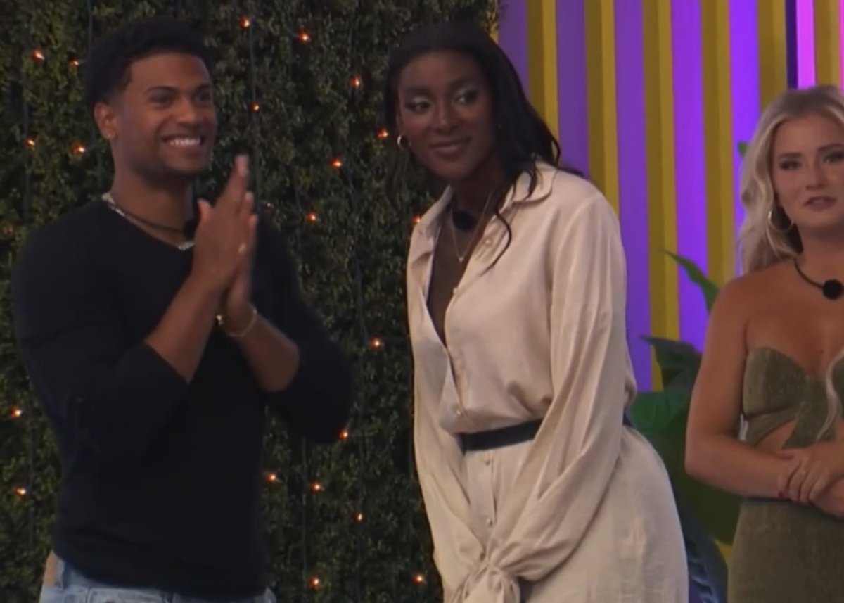 03683m's tweet photo. zeta and timmy giving “mom and dad of the villa” 😭🤎 #loveislandusa https://t.co/S38eyzcYAP