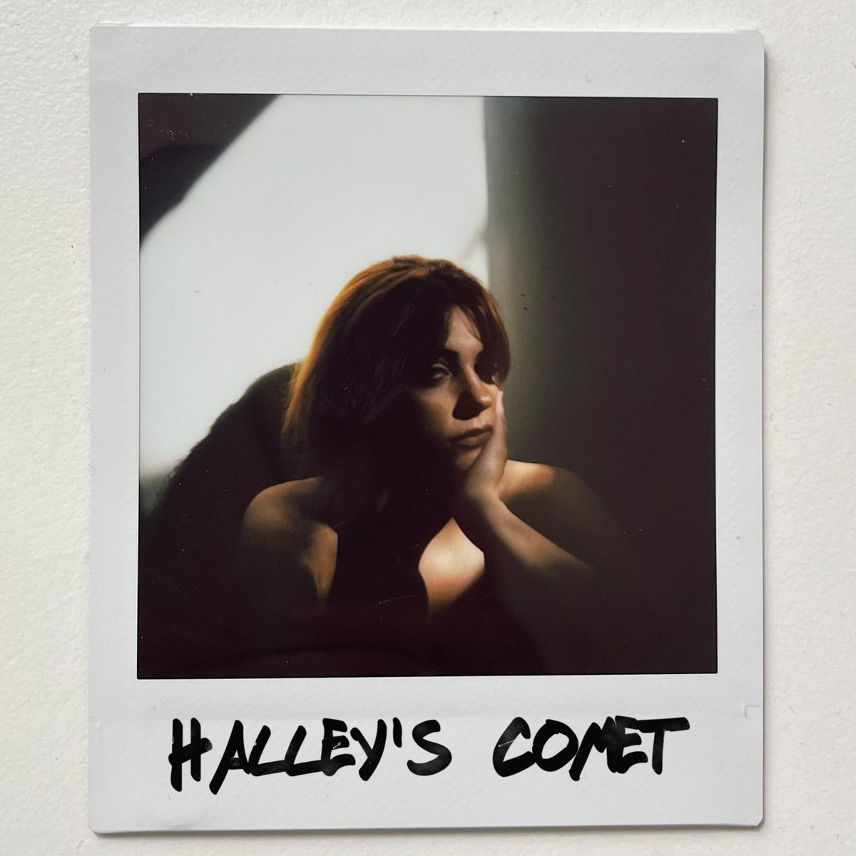 theresbianca's tweet photo. HALLEY’S COMET (@billieeilish COVER) OUT NOW ON SOUNDCLOUD &amp; YOUTUBE 💫💫💫 https://t.co/jEUIvi3dUu https://t.co/J7y0MjGWKy