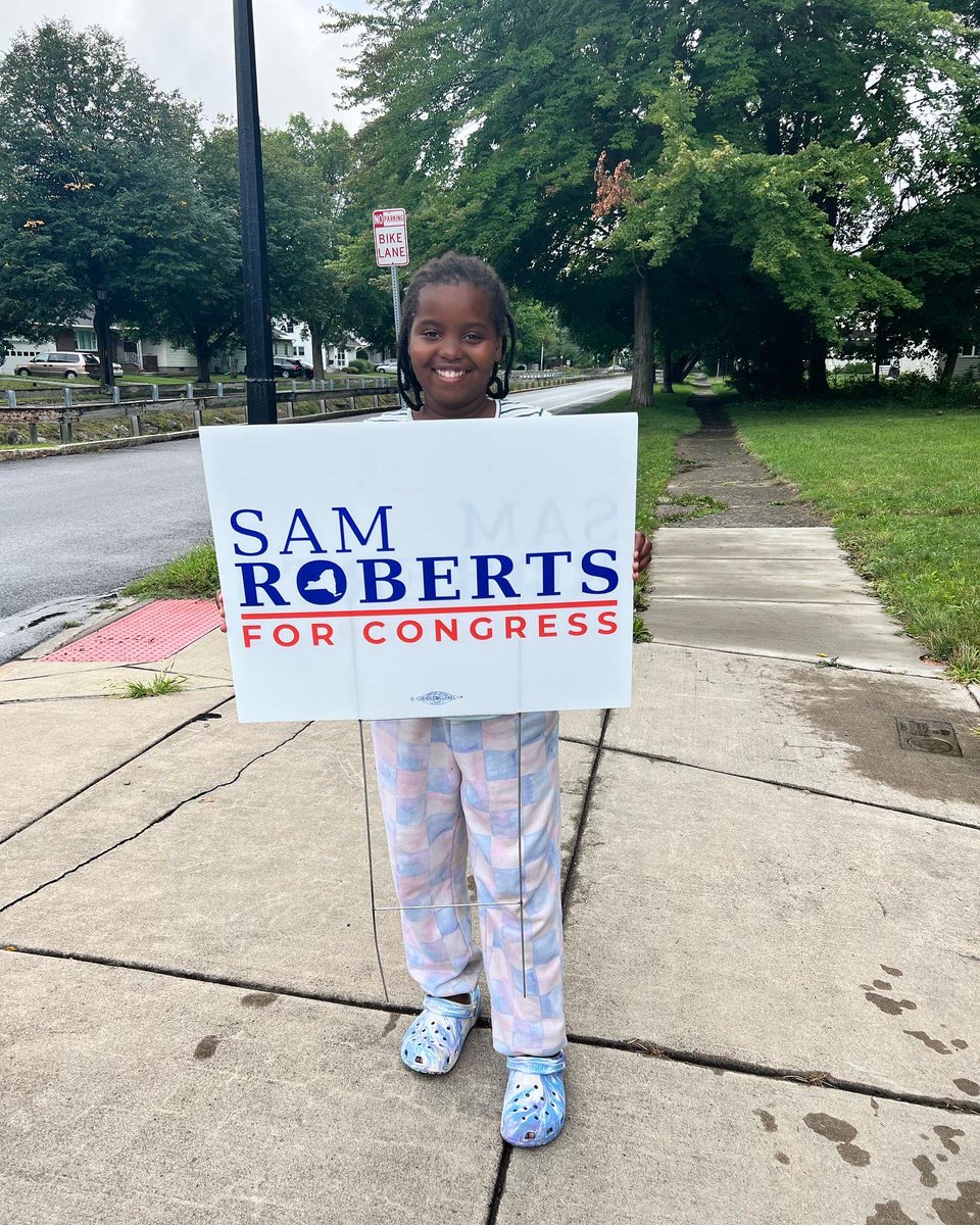 samrobertsny's tweet photo. There’s still time to get out and vote! Polls close at 9. #ny22 #samrobertsforcongress https://t.co/AdRqlkVpBI