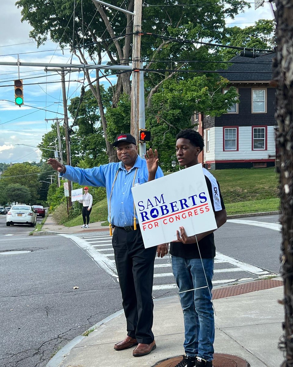 samrobertsny's tweet photo. There’s still time to get out and vote! Polls close at 9. #ny22 #samrobertsforcongress https://t.co/AdRqlkVpBI