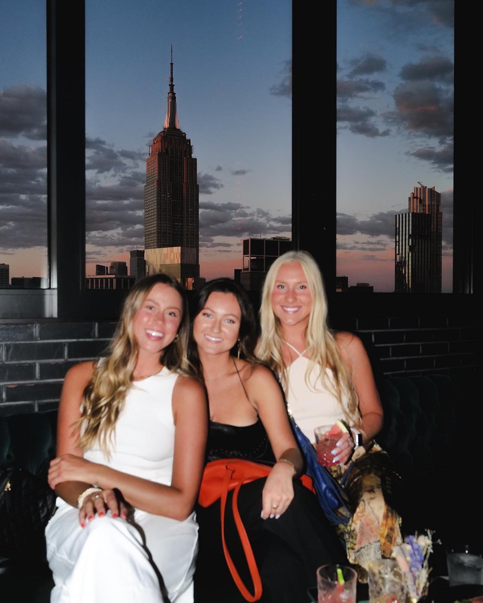 gullieapp's tweet photo. photos from our NYC launch event have dropped @ https://t.co/SvGTTbGSxv 💗😍💌 https://t.co/P7x8SgtN3J