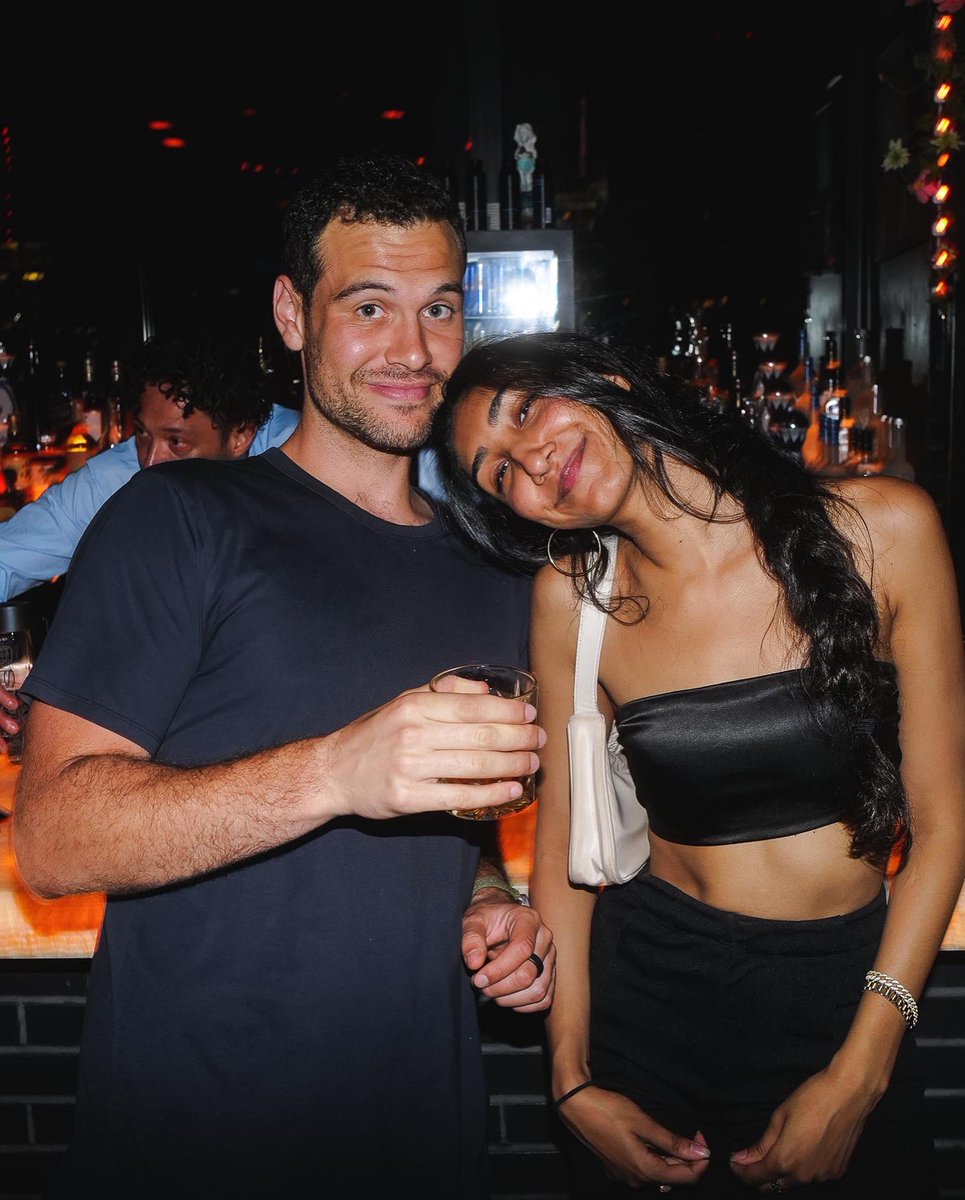 gullieapp's tweet photo. photos from our NYC launch event have dropped @ https://t.co/SvGTTbGSxv 💗😍💌 https://t.co/P7x8SgtN3J