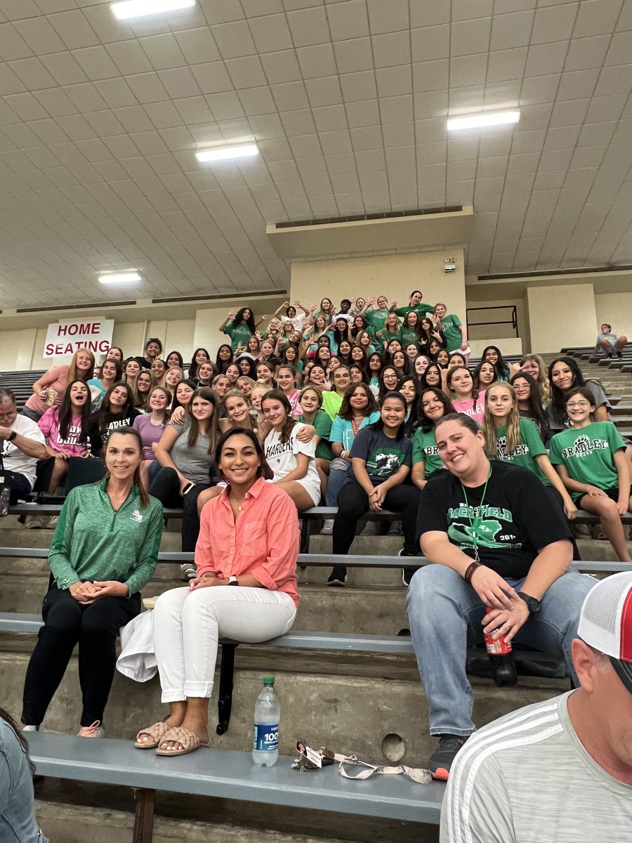 BMS_Athletics_'s tweet photo. Bradley Volleyball supporting our feeder schools!๐โค๏ธ๐ค๐๐ #RaiseTheBAR #BearAreBuiltTough #RiseTogether #FallTogether #LeaveNothingBehind โฆ@bradleyNEISDโฉ โฆ@NeisdAthleticsโฉ โฆ@ChurchillVBโฉ โฆ@NEISDโฉ โฆ@WCRonHarrisโฉ โฆ@coachtwoodsโฉ โฆ https://t.co/2TO4J7TnFG