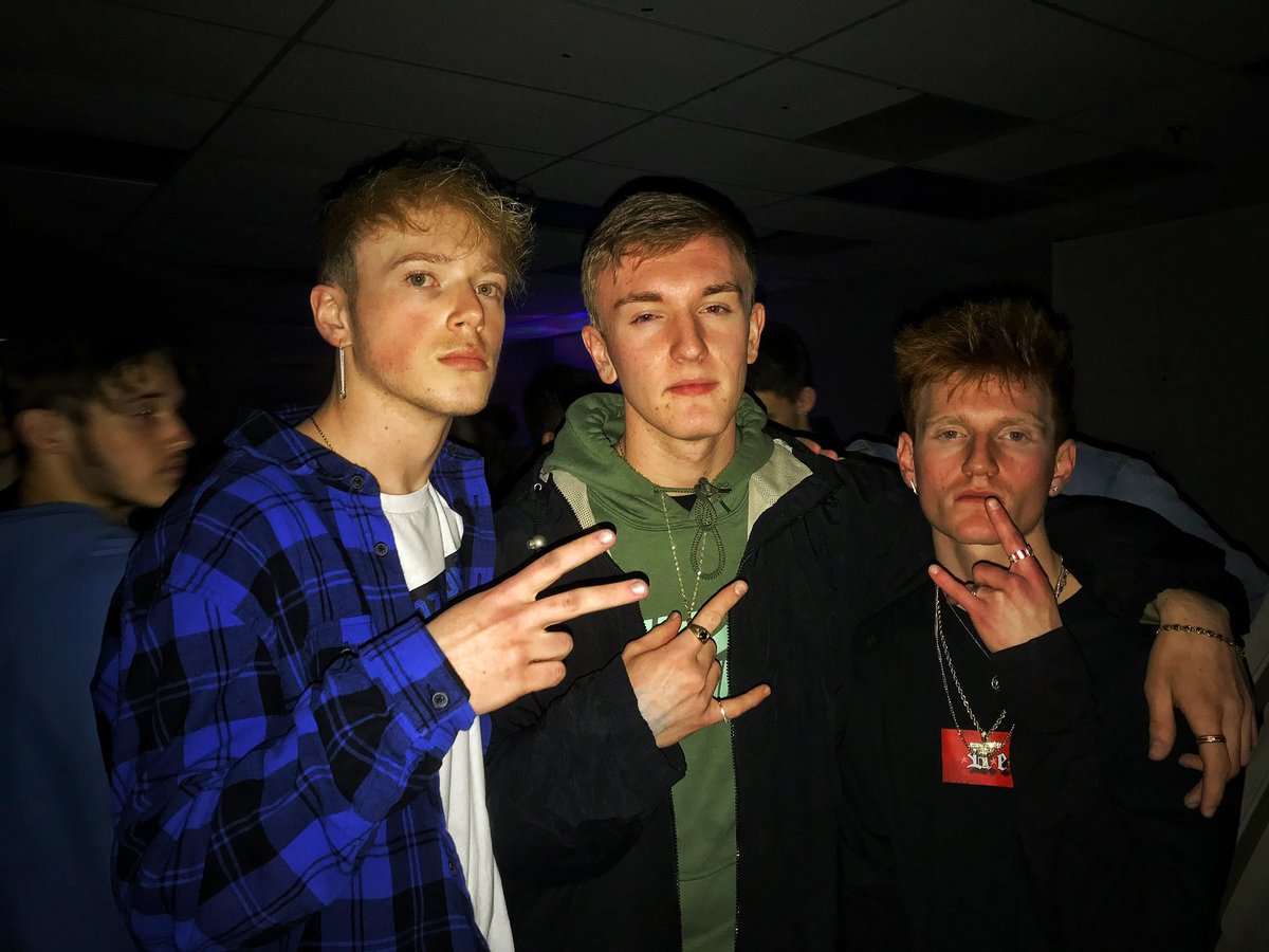 4rosyonly's tweet photo. crazy 6 years making music w these mfs and we ain’t made a bad one yet. keep the fam close ⚡️@majinmaul @6allrrr https://t.co/gFk6LAZbQL
