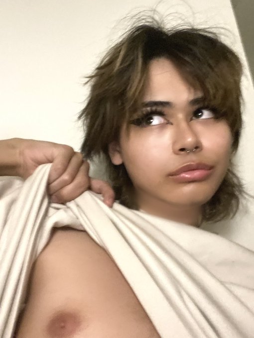 Hey Girls, Gays, and Theys! 😎💖 I haven't felt this pretty in a long time and I'm so happy asdklfs;adlfjaslkfdj