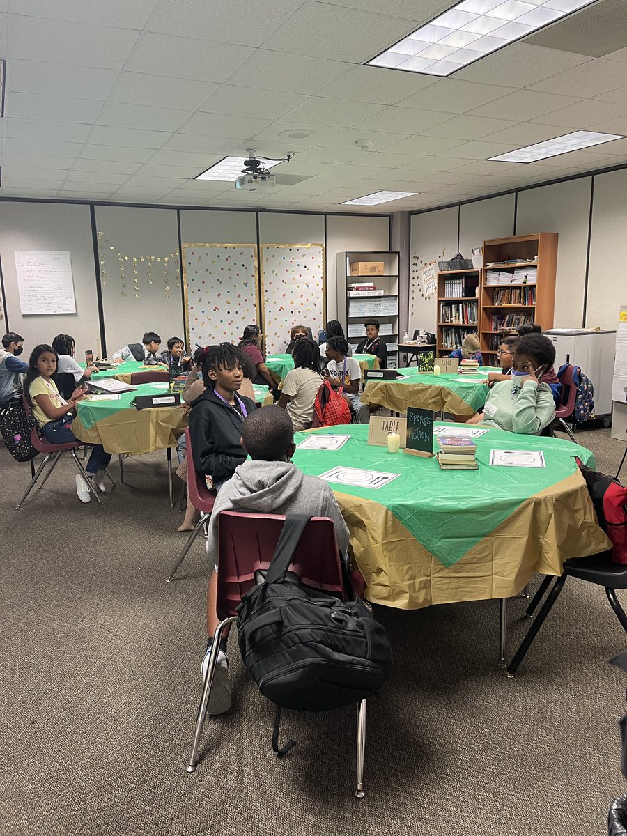 SouthernGirlAOK's tweet photo. It’s a pretty great thing being back in the classroom and getting to see the cool things my neighbors are doing! Science book study anyone? #300hallwayrules #onemissiononevisiononeteam @MrsJackSciHacks @iluv2teachnlead #cellbucks #starbooks https://t.co/qIUj8QZhjI