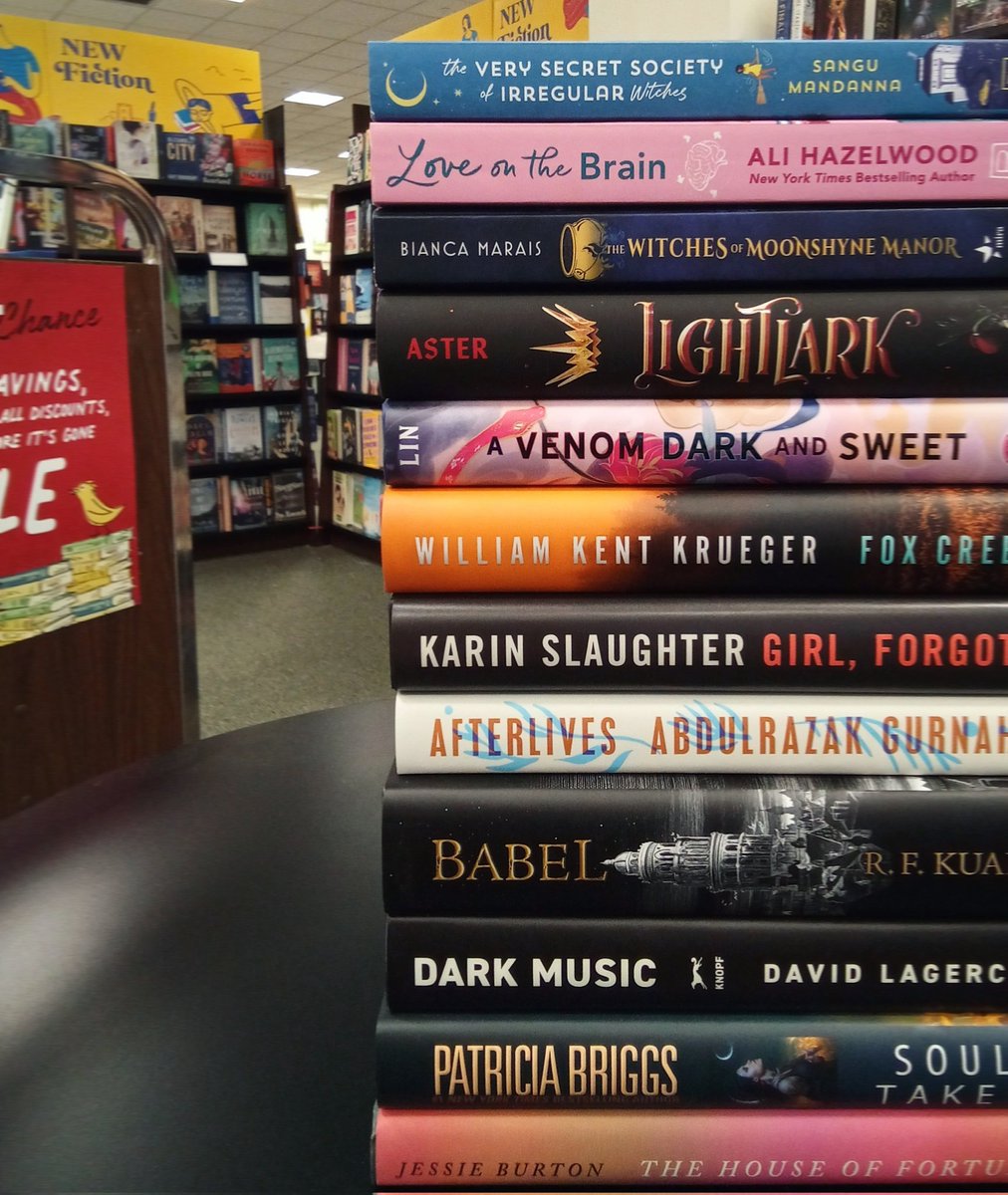 BNMorrisPlains's tweet photo. 🚨CAUTION: NEW RELEASES! PLEASE PROCEDE TO B&amp;N MORRIS PLAINS TO PICK UP ANY OF THESE GREAT NEW TITLES!🚨

Love on the Brain is definitely the highlights of this week, but don't be afraid to try some of these other great books as well! You might just find a new favorites! https://t.co/YoIZ7mexzL