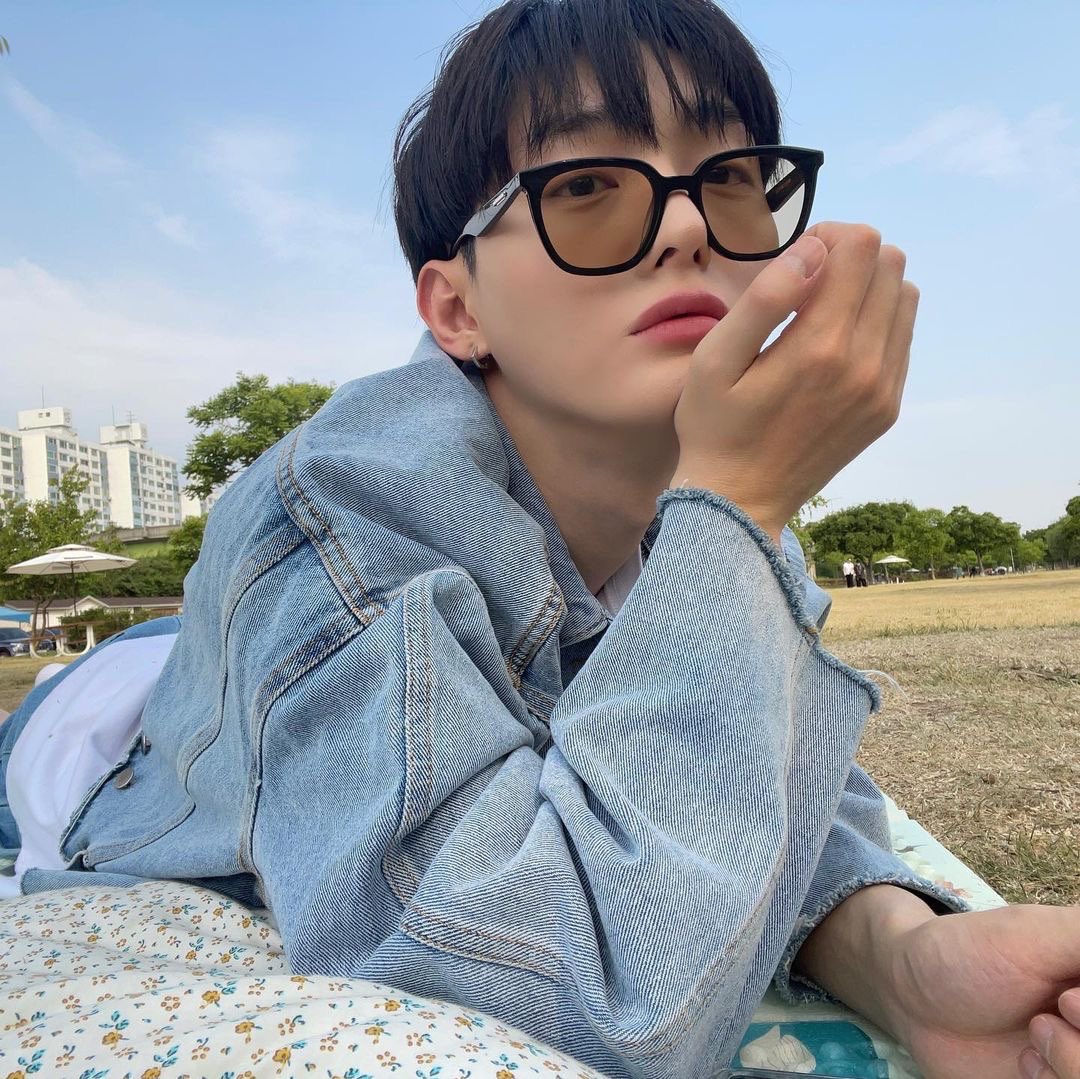 j1el_38_'s tweet photo. @StudioK_twt 솔로가수 >>> 윤지성 <<< 추천합니다
뛰어난 예능감과 공감능력으로 누구랑 붙여놓든 최강의 케미 보장🌟
혹시 #돌박이일 솔로가수편을 찍는다면 우리 지성이 꼭 기억해주세요 https://t.co/kKpGjtEXX6