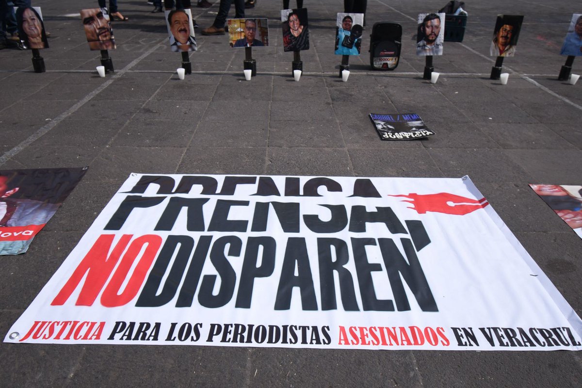 WRADIOMexico's tweet photo. ¿Cuál es la cifra de asesinatos de periodistas en 2022?  

#AlAire Leopoldo Maldonado, director de @article19mex

En @elwesomx  @EnriqueEnVivo 🔴 https://t.co/c31bINRWW2 https://t.co/XzCfKJI5iz