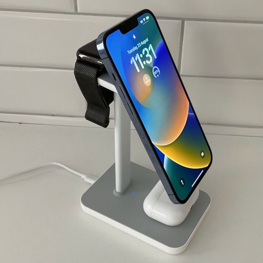 twelvesouth's tweet photo. "If youβve invested in the Apple trifecta β iPhone, Apple Watch and AirPods β the new TwelveSouth HiRise 3 has got you covered when it comes to charging them all." Click here to check out @TechGuideAU full review of #HiRise3: https://t.co/MQsHb1hb3b https://t.co/jVFXlmAUoN