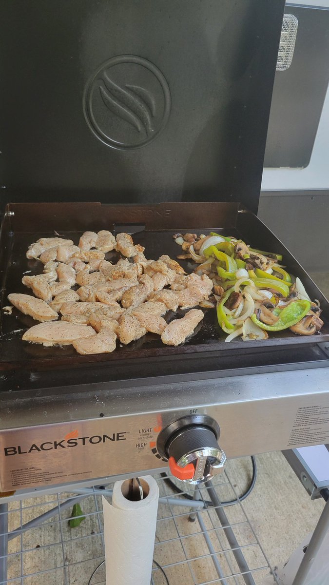 KendraLow2's tweet photo. @DebRuiz319 Making chicken fajitas on the blackstone. Camping food is the BEST food! https://t.co/E1skG6nU1T