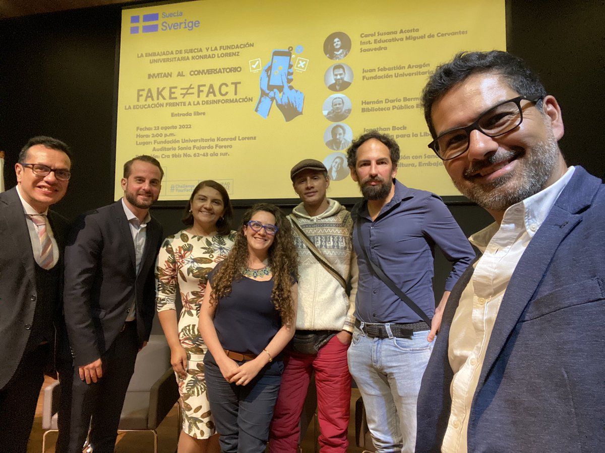 SwedeninCOL's tweet photo. Llevamos exposición #FakeVsFact a distintos escenarios, entre ellos, a Biblioteca La Marichuela, a la IED Miguel de Cervantes y con la @FLIP_org al departamento del Cesar. Hoy cerramos en @ukonradlorenz. ¡Gracias a todos por sumarse a la educación contra la desinformación! 🙌🏻🇸🇪 https://t.co/rtzV2zgPJm