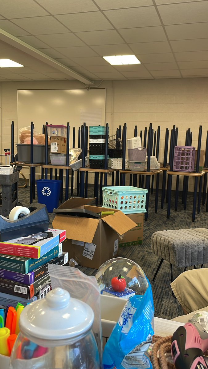 busymom_74's tweet photo. Classroom update - Iโve moved my stuff in plus I have all the stuff from othersโฆnow to tackle it! #teachertwitter #whocanhelp @BonHanson79 https://t.co/XTSqNpjxEt