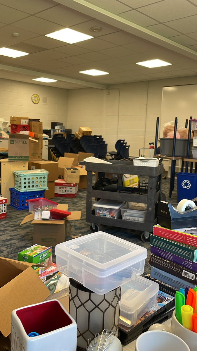 busymom_74's tweet photo. Classroom update - Iโve moved my stuff in plus I have all the stuff from othersโฆnow to tackle it! #teachertwitter #whocanhelp @BonHanson79 https://t.co/XTSqNpjxEt