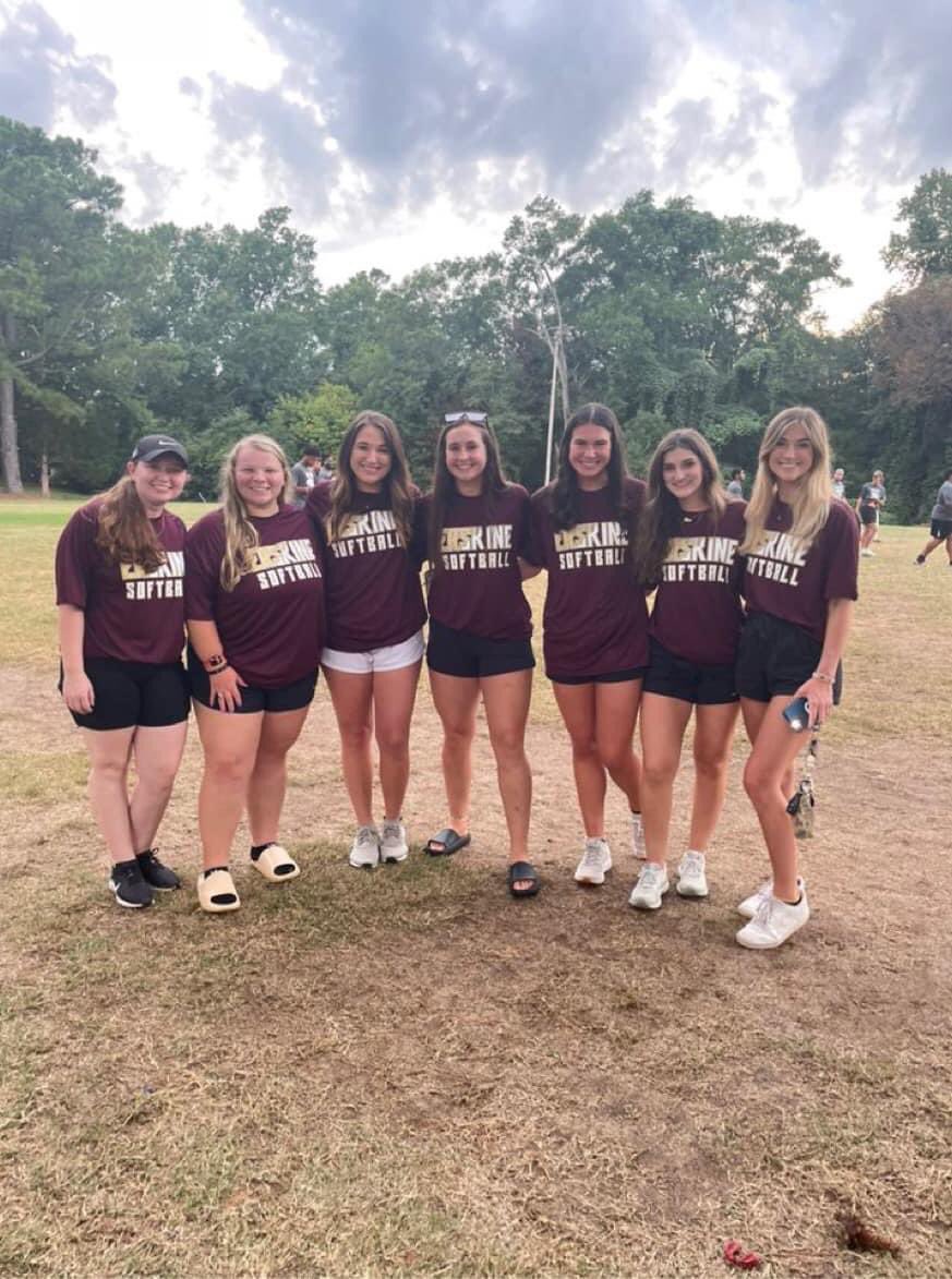 ErskineSoftball's tweet photo. These seniors 😍😍😍😍 they are truly a special group https://t.co/WO5jlO2l4X