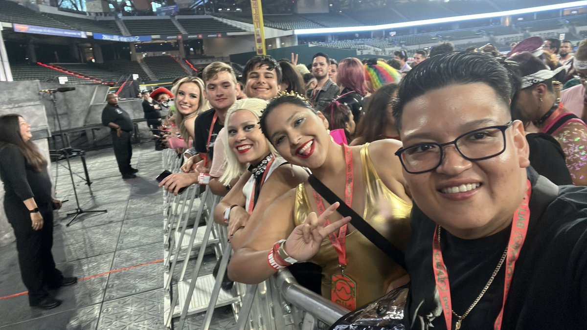 vero2011's tweet photo. @ladygaga Were ready for you on the front barricade! #ChromaticaBallDallas #ChromaticaBallarlington 🐾 https://t.co/2UzMTxCX2K