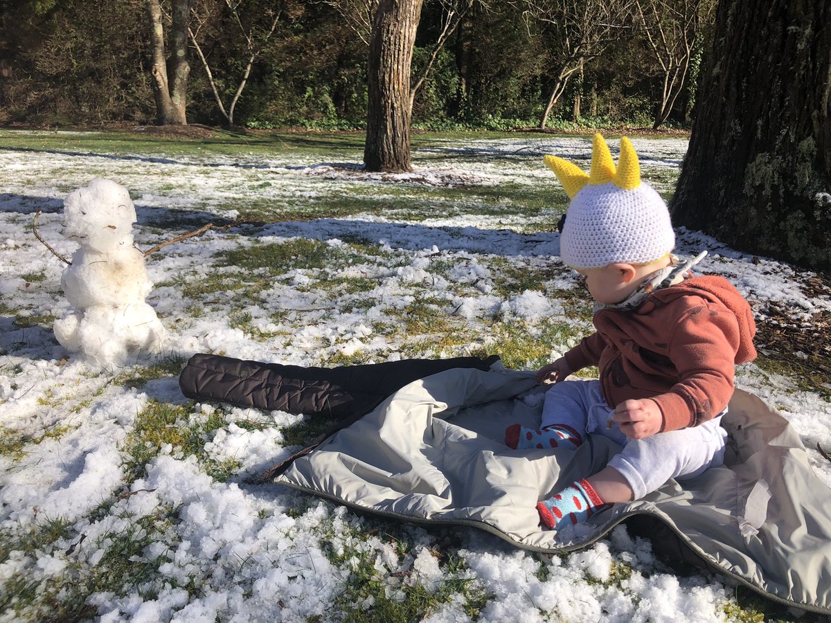 kateumbers's tweet photo. Australian baby meets snow… Australian baby eats snow. ⛄️
#bluemountains #snow #wildoz https://t.co/HurkCADE9f