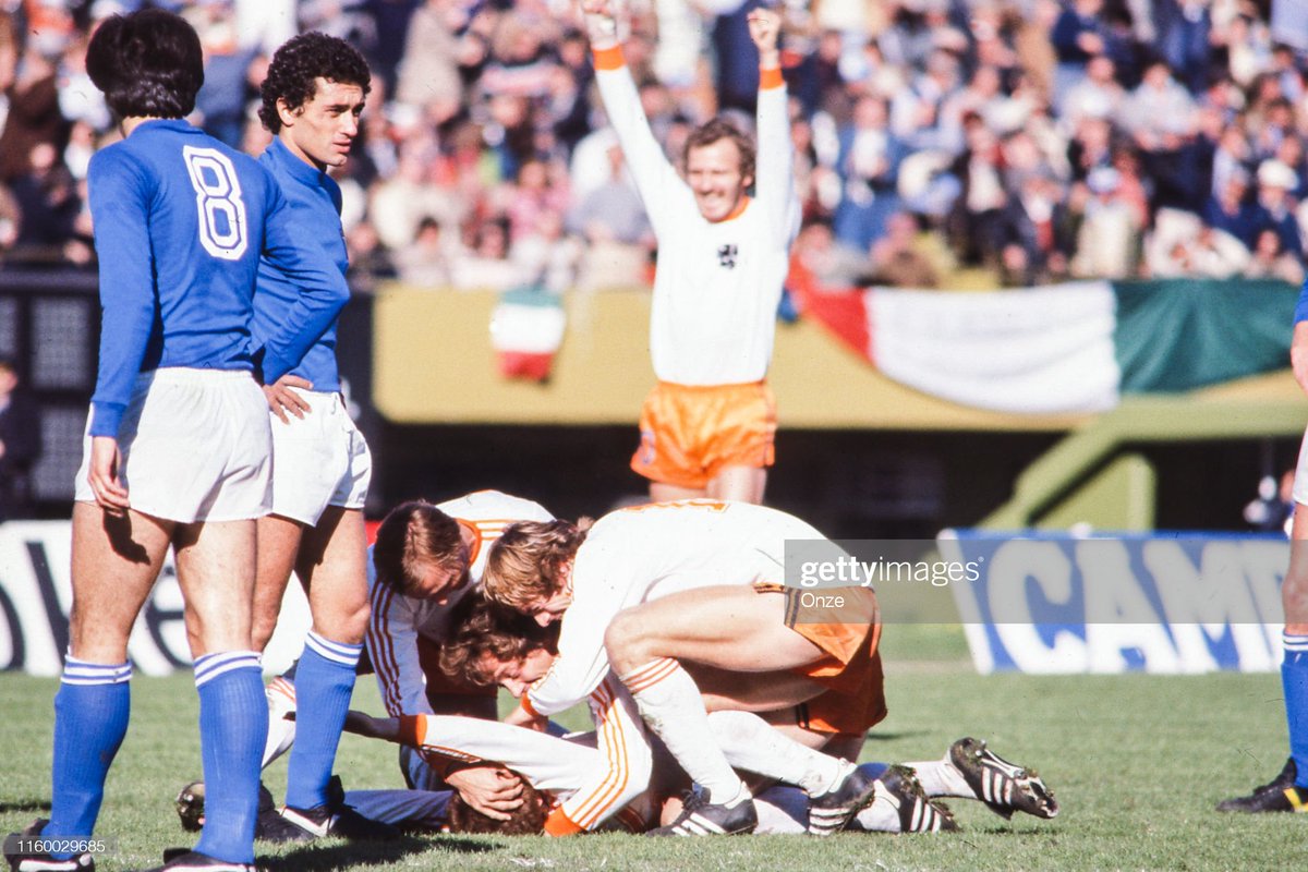 CopaLendas's tweet photo. Ernie Brandts, Holanda 🇳🇱.
Copa do Mundo de 1978, Argentina.
Vice campeão.
2 gols, 4 jogos.
#brandts #nederland #worldcup1978 #copa1978 #fifa #legende #ernie #uurwerkoranje #nederlandsecarrousel #oranje #knvb #monumentaldenúñez #ned #panini #qatar2022 https://t.co/GgUSSkWV10