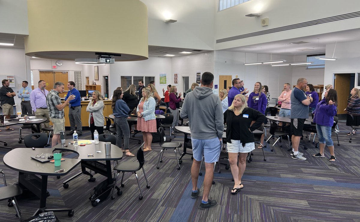 WLWPashak's tweet photo. What a great day welcoming back staff at FHS. It's going to be great year! #GoGlads https://t.co/FK8E7oD0kr