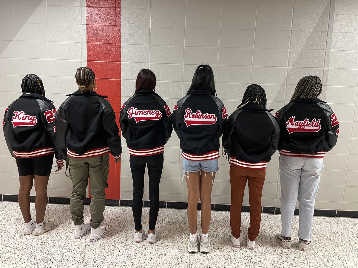 LCLadyLobosTF's tweet photo. Some of our returning Varsity girls showing off their new LC Letterman jackets! Congrats ladies! @bdeweese25 @coachlang02 https://t.co/HXkE3UJHWk