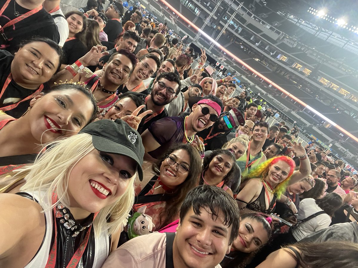 vero2011's tweet photo. @ladygaga WE CANT WAIT TO SEE YOU!!! #ChromaticaBallDallas #ChromaticaBallarlington 🐾 https://t.co/zpCEXnOdr7