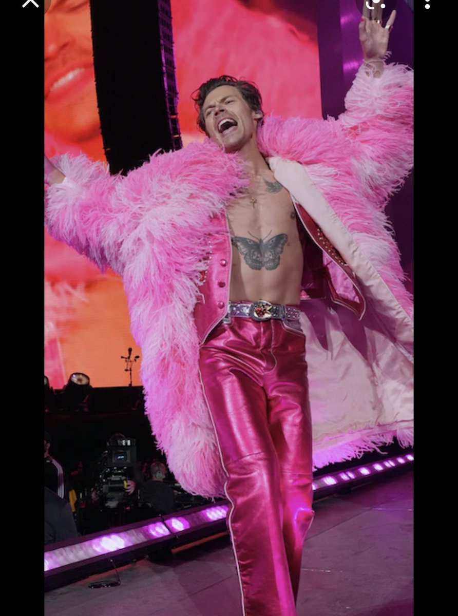 Tina28LH's tweet photo. Harry Styles sang “Man, I feel like a woman”, debuted “Boyfriends” AND “I WILL SURVIVE” 4 mos ago.
Just a little reminder. https://t.co/3RTDAepbQ9