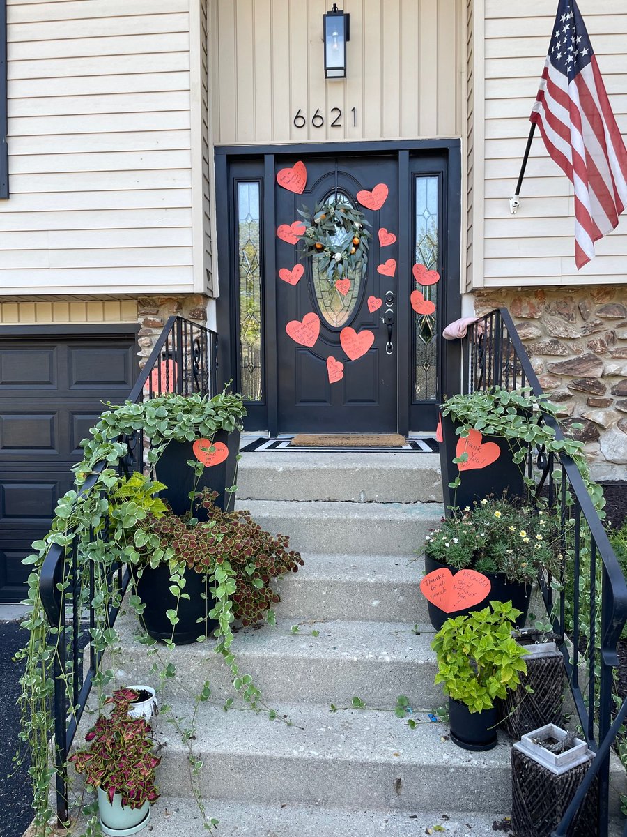 donnahaidle's tweet photo. Best opening activity ever!  Go joy-bomb a family from our school to show our appreciation and gratitude for their partnership and support @IndianTrailDG58 @PrincipalRatner #dg58pride We love you Garrity Family!  Thanks for all you do to support dg58! https://t.co/UxJJcxr5Wg