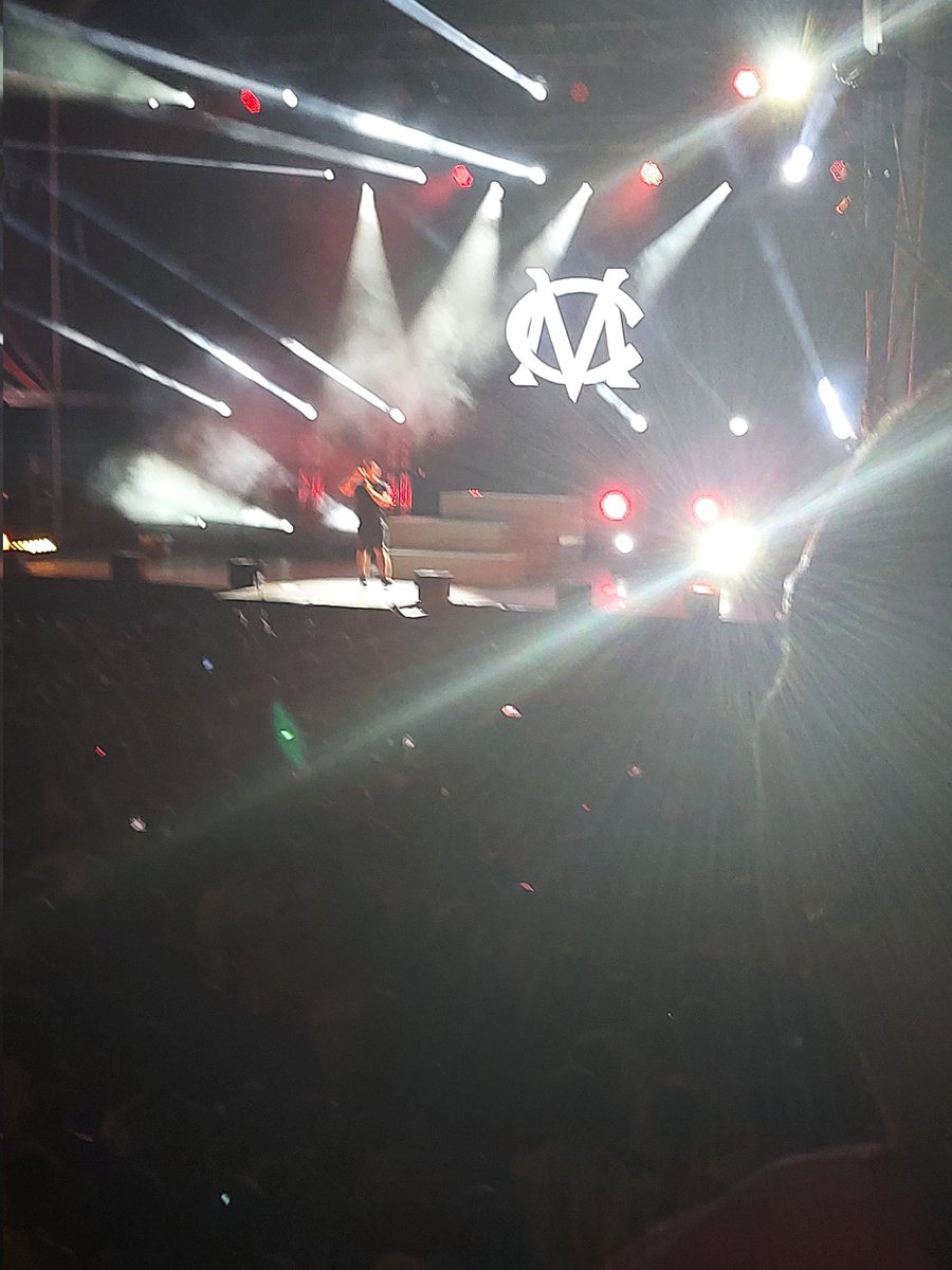Gonalo93318123's tweet photo. @ProfJam6 foi incrível grande concerto #profjam #agrival https://t.co/G9Uemkvsay