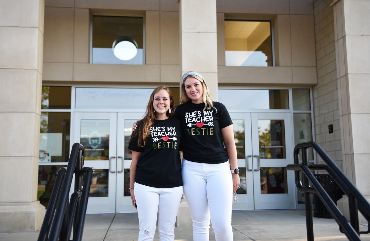 AmyRuzicka's tweet photo. #BronchosFirstDay is in the books. So much energy and enthusiasm across our campus. It’s going to be a great year! https://t.co/BSVZJHCpZr