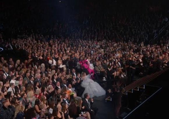 iambuterastann's tweet photo. Ariana Grande at the 2020 grammy's be like: https://t.co/pZ3xmhdY0d