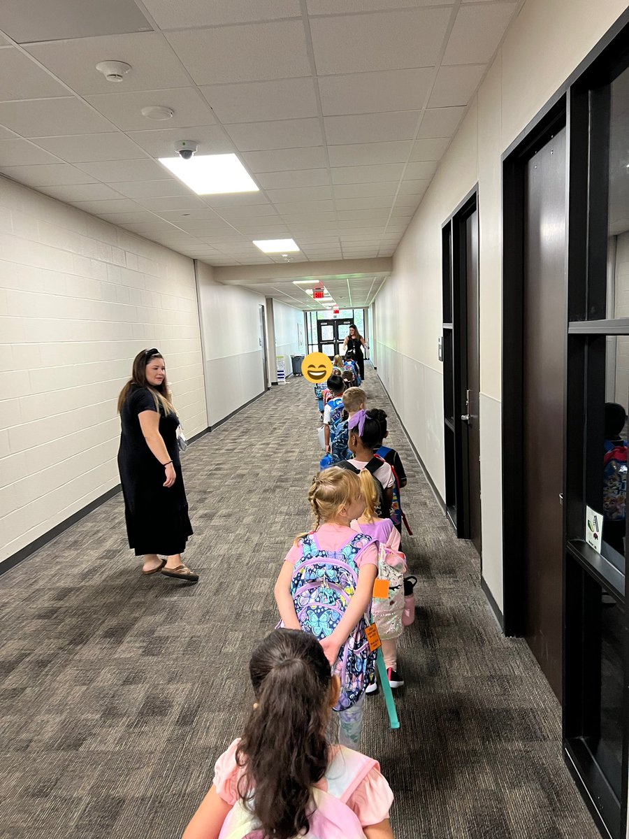 SLCwithmsP's tweet photo. So impressed with our friends on their second day of pre-k!!♥️ #mustangsLEAD @cyfairMillsap https://t.co/niyKYKuhfW