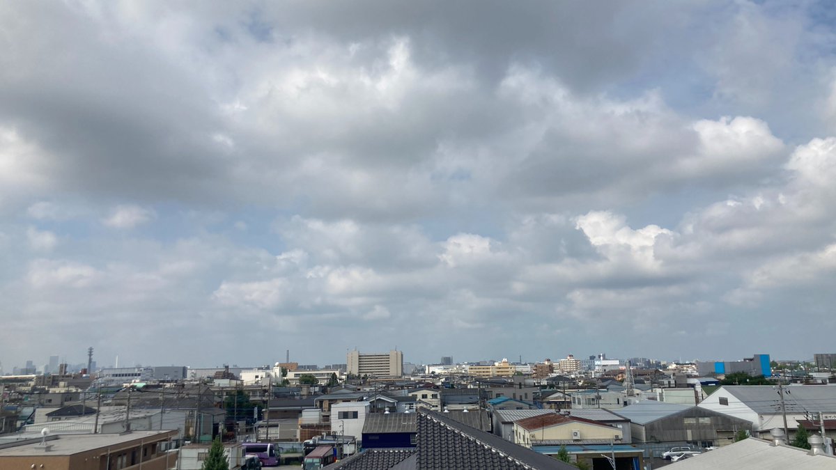 TAIHO_tweet's tweet photo. おはようございます😄
#川口市 は曇り気味☁️☀️☁️
昨日よりは気温が下がるようですが、本当ですかね？
暑くならないことを祈りつつ、頑張ります💪💪💪

#企業公式相互フォロー 
#企業公式が毎朝地元の天気を言いあう https://t.co/JUfs8relzr