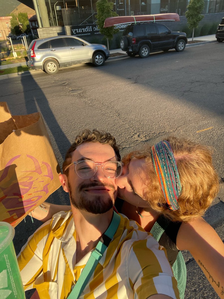 gabe8921's tweet photo. The easiest way to make a woman happy https://t.co/PipzejVIYd