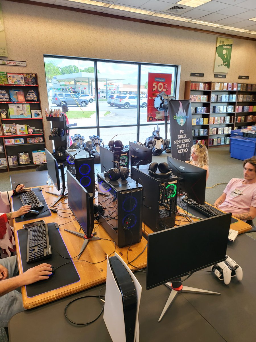 HolyCityEsports's tweet image. Setting up for #noblecon 2022 #Charleston #Esports