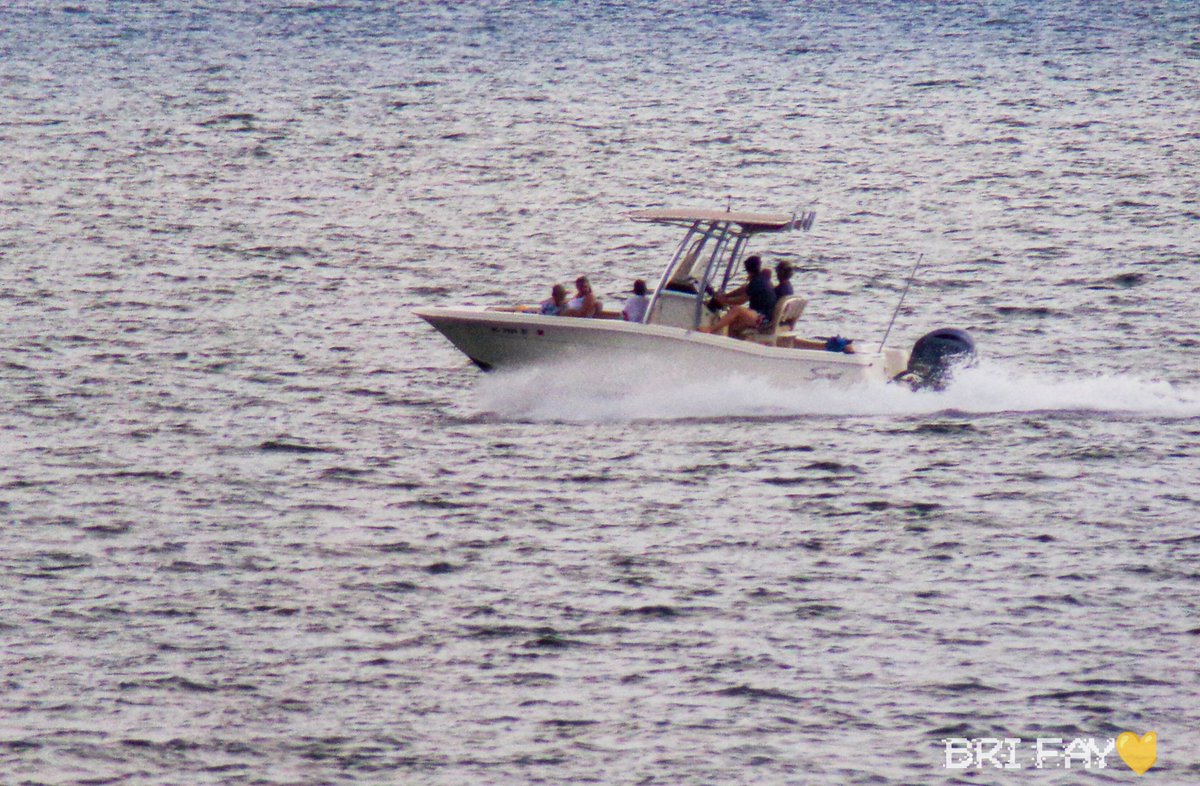 bri_fay4's tweet photo. Didn't get much photography today. But got these two boats I love the one with the helicopter on it and begin to wonder who owns that beauty! #boat #photography https://t.co/6STNxkfYyR