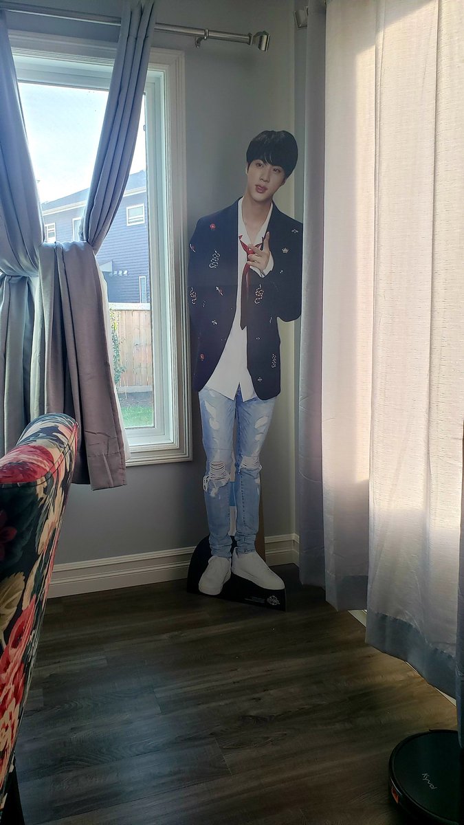 natashacsnow's tweet photo. He's taller than me 😭😭😭😭😭 https://t.co/6QhkmEW279