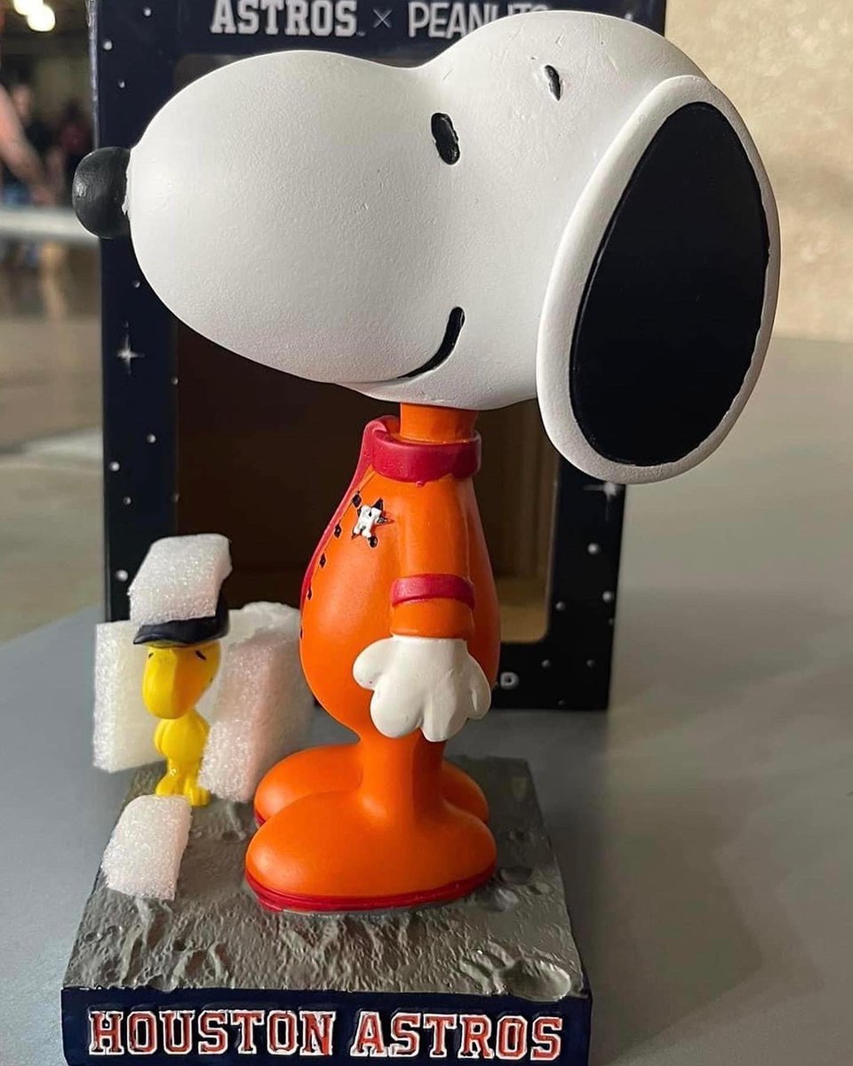 HtownBobbles's tweet photo. Raffling an autographed Snoopy Bobble on my Instagram!! Go check it out, $5 spots!!! #LevelUp https://t.co/VPPzR4J0fQ