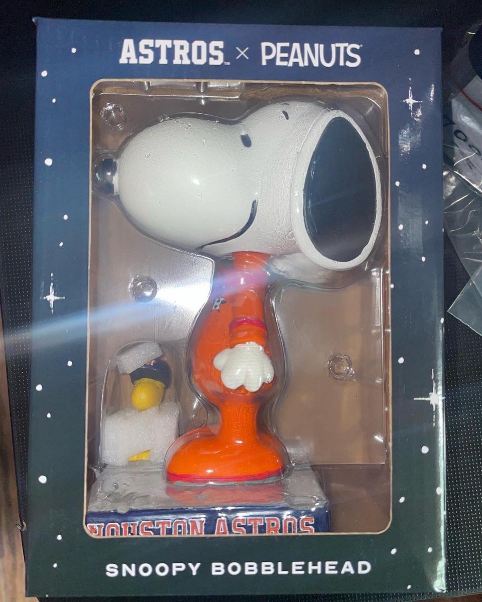 HtownBobbles's tweet photo. Raffling an autographed Snoopy Bobble on my Instagram!! Go check it out, $5 spots!!! #LevelUp https://t.co/VPPzR4J0fQ