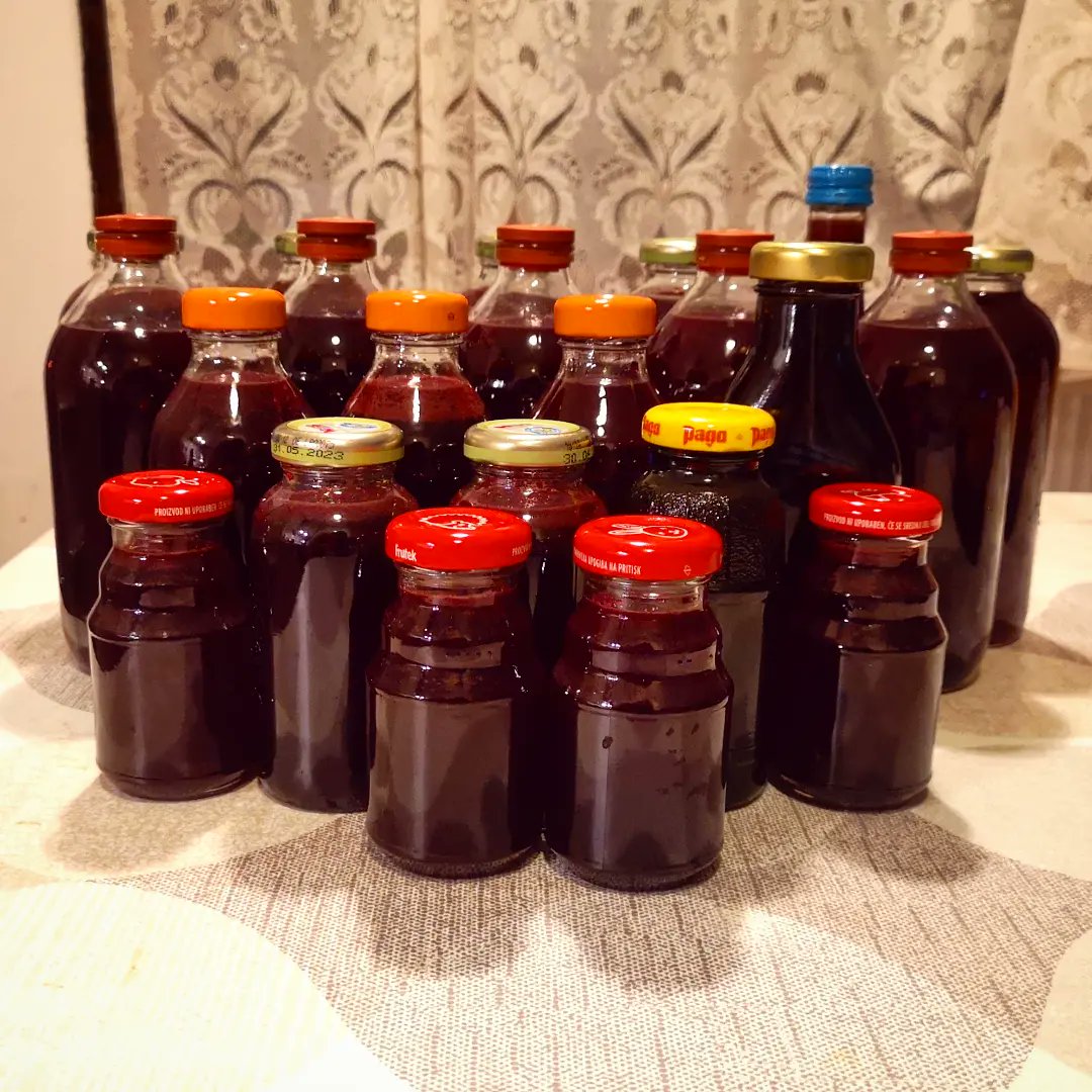 Lara_Cosette's tweet photo. Beetroot &amp; carrot juice 🍷🍷🍷 #homemade #madebyme #beetrootartparty #juice https://t.co/3o3kZrPt2K