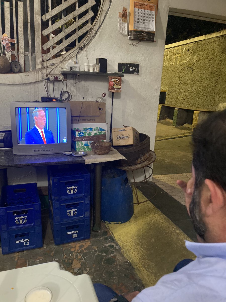 Entre uma agenda e outra, parada estratégica no Bar do Gambá para rever os amigos e acompanhar nosso Ciro Gomes no JN.
#CiroNoJN 🌹
#BrunoMirandaSenadorMG 
🔺1️⃣2️⃣3️⃣🚀