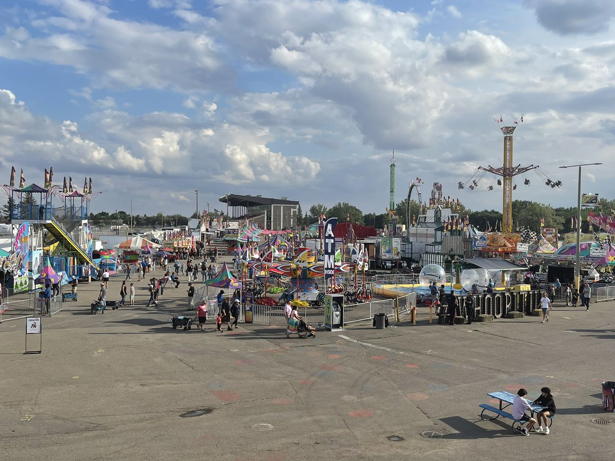 Brighter Together Food Journey VIP Dinner about yo get underway with a great view of the Whoop Up Days midway at @YQLDistrictEX, #yql #southernalbeetafeedstheworld <a href="/TourismLeth/">Tourism Lethbridge</a> <a href="/chooseleth/">Choose Lethbridge</a>