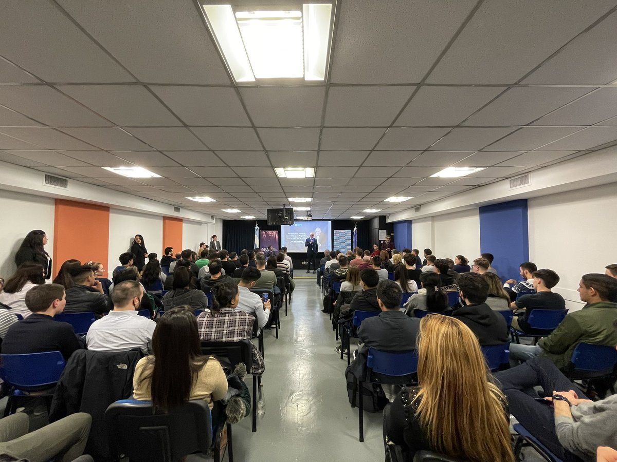 jlespert's tweet photo. Hoy presenté “Perspectivas políticas y económicas en Argentina, cómo salir de la crisis" en en el marco del IV Encuentro Internacional EAN #EI2022. Gracias @ean_argentina y @GuidoVignoli por el espacio, y a todos por participar 🗣💪🏻 https://t.co/bkKjXJ32ce