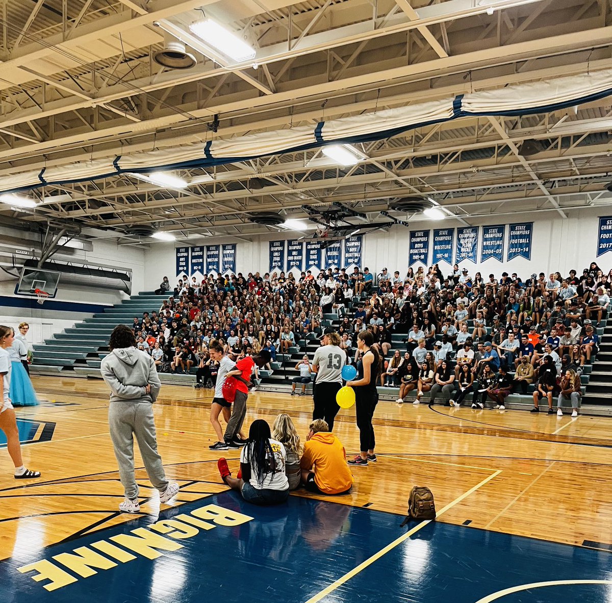 KoryKath's tweet photo. Our amazing Owatonna High School link leaders welcomed the OHS Class of 2026 today! Excited to be part of this day! #OwatonnaProud https://t.co/0jc7ySSA4C
