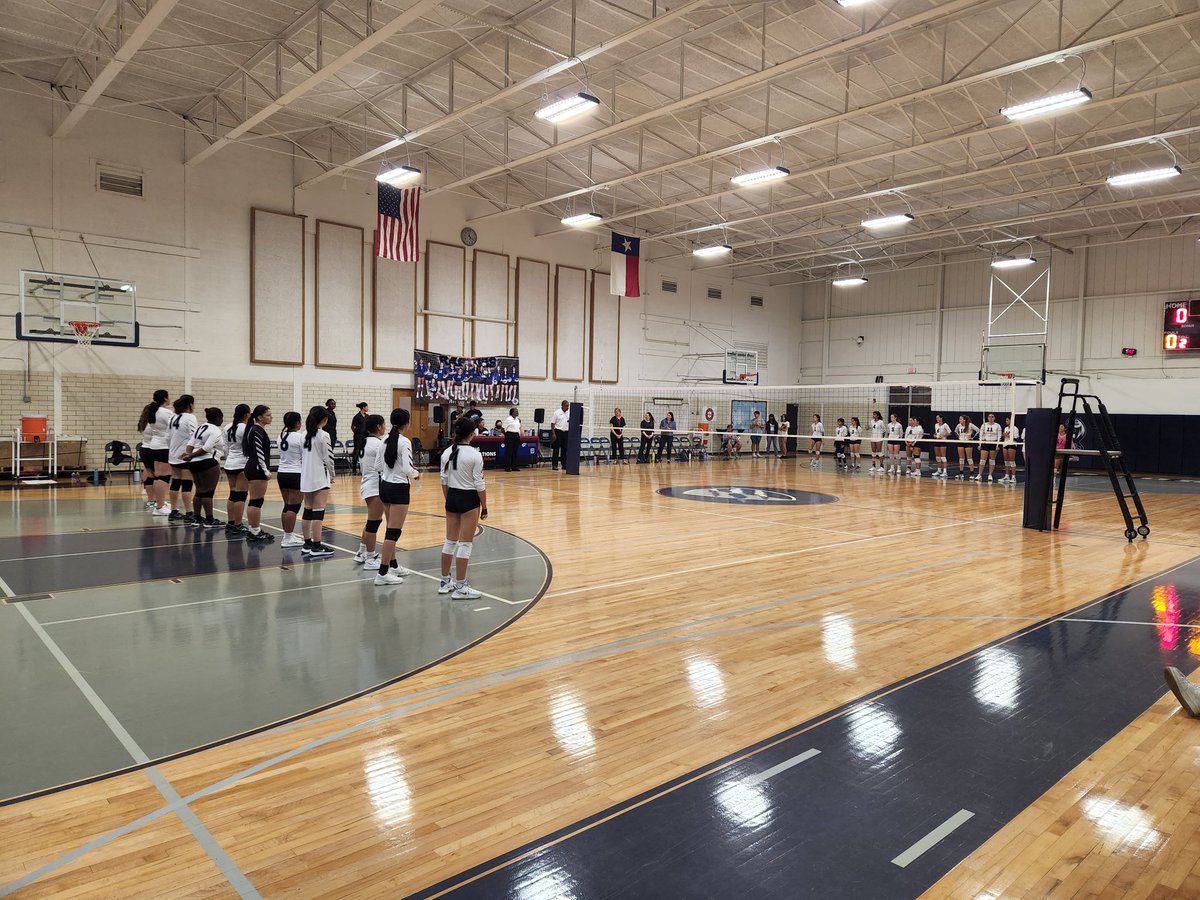 jessicherryATX's tweet photo. Varsity ready to go! LASA vs Eastside Varsity 🏐 Let's go, Raptors! (and Panthers ❤️🐾) https://t.co/4vv1wamKXl