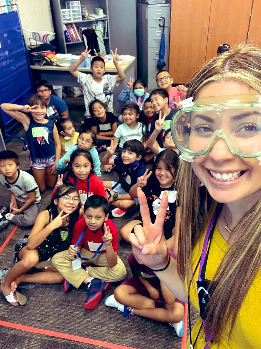 Happy 2nd day from our 2nd graders @CFISDWilson 💕 🧪 #science #theyweresoexcited