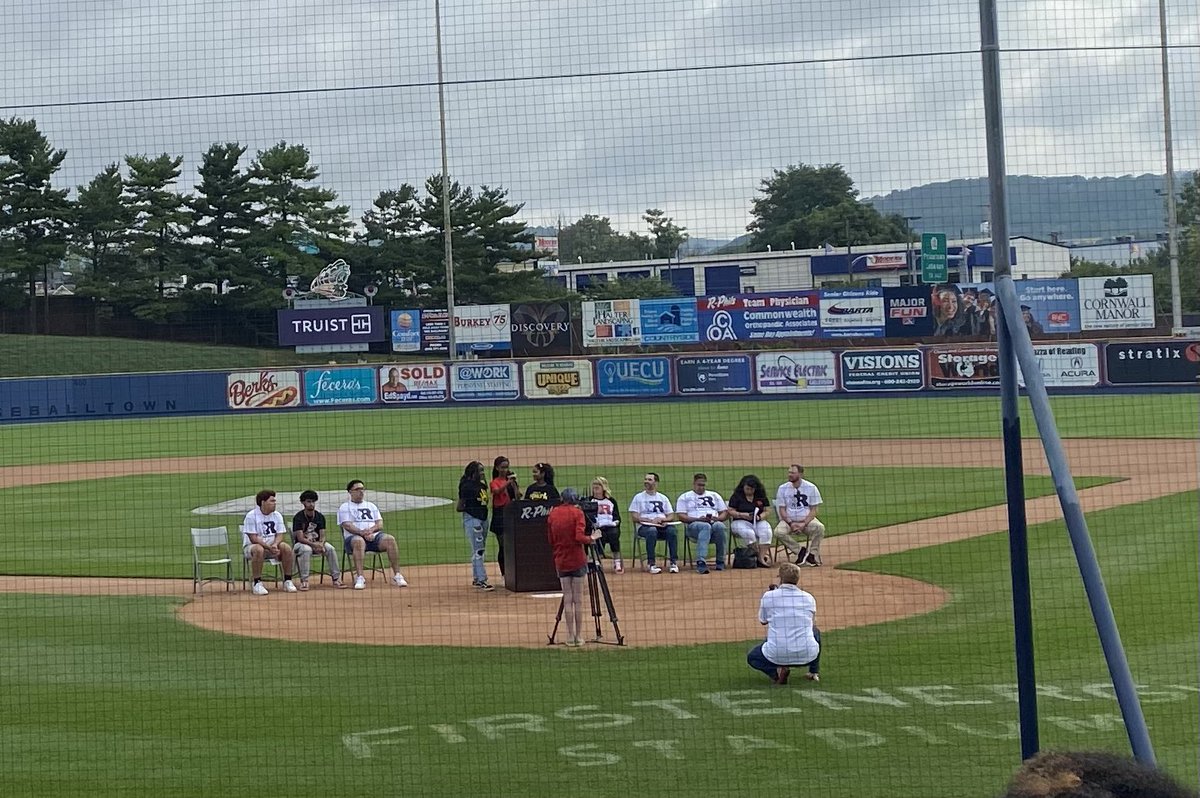 MrsPostRSD's tweet photo. Amazing kick-off to the 2022-2023 school year @ReadingFightins❤️🖤 Our future is definitely looking bright @RDGschools 😎 #CMSisthebest #RSDproud #RSDistandwithyou https://t.co/sYxZn91A3d